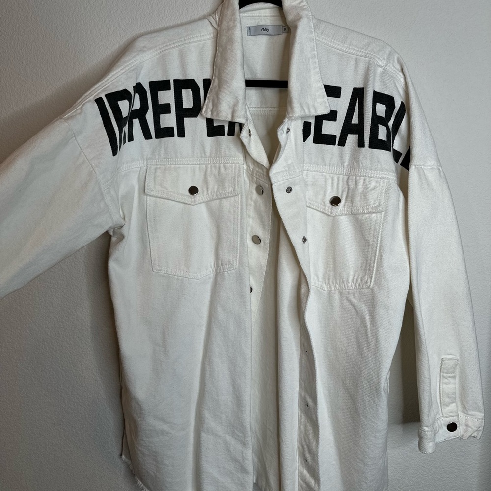 IRREPLACEABLE button up - Picture 2 of 3